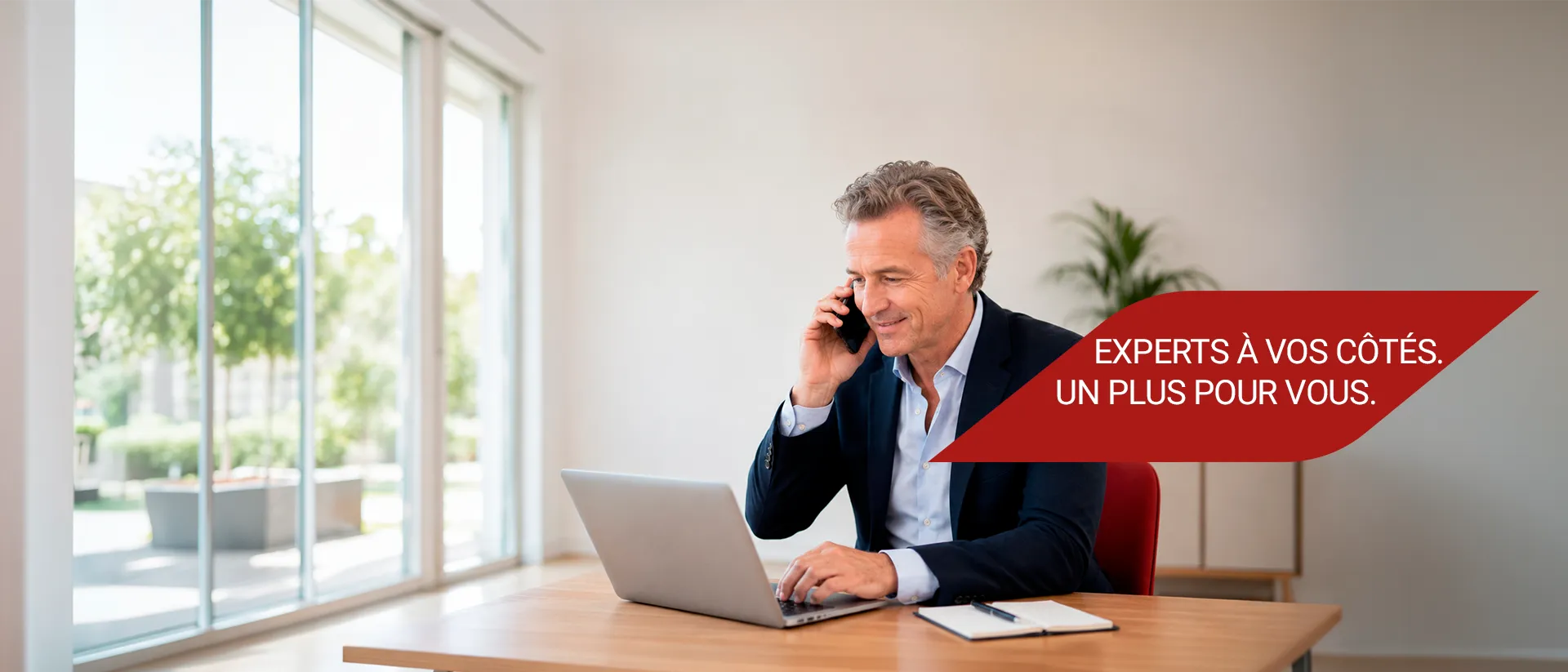Homme parlant au téléphone