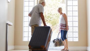 1136x794_Prepare_Your_Home_In_Spain_For_Summer.jpg Couple with luggage leaving home